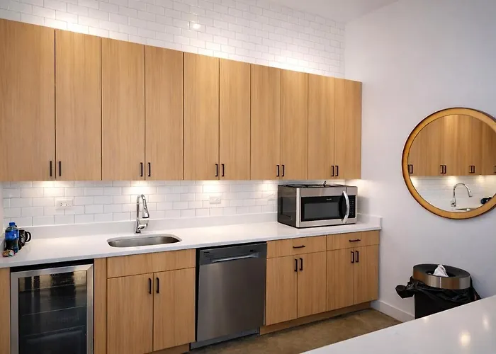 Апартаменты 4br South Loop With Rooftop And Gym Near Mccormick Place