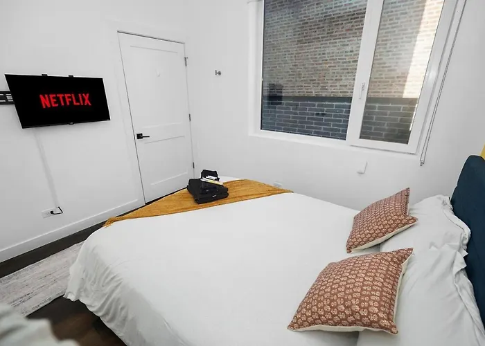 Апартаменты 4br South Loop With Rooftop And Gym Near Mccormick Place